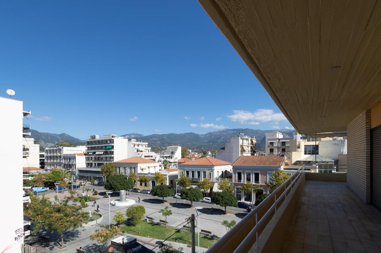 Spacious View Of Central Square Kalamata Ngoại thất bức ảnh