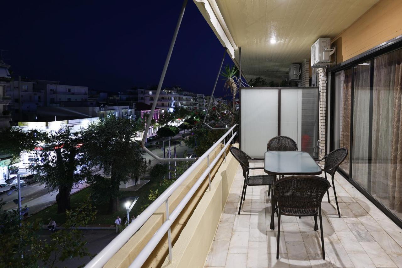 Spacious View Of Central Square Kalamata Ngoại thất bức ảnh